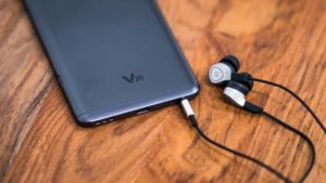 lg-v20-bo-earphones